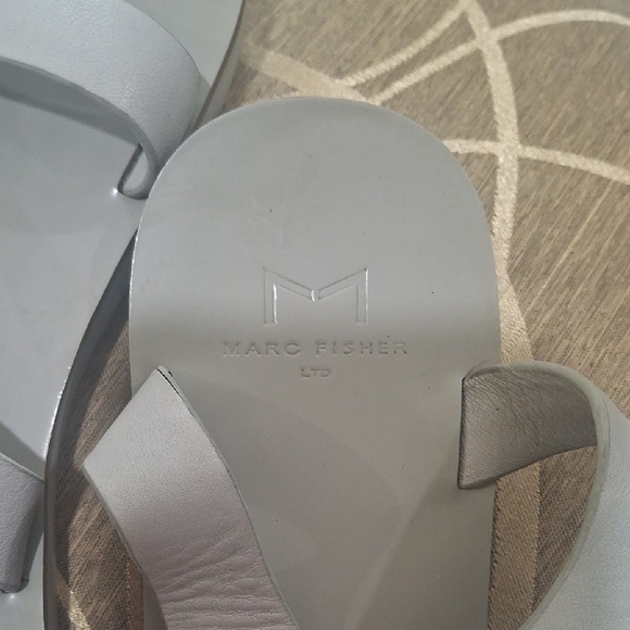 Marc Fisher Wome's Gray and Snake Print Sandals Size 8M - Picture 4 of 12